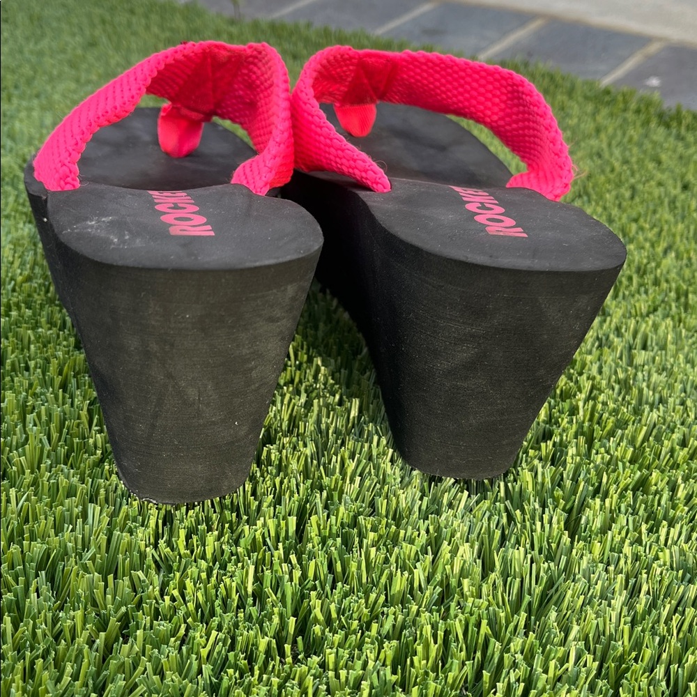 Rocket Dog Black Sandals with Hot Pink Straps - Picture 5 of 6